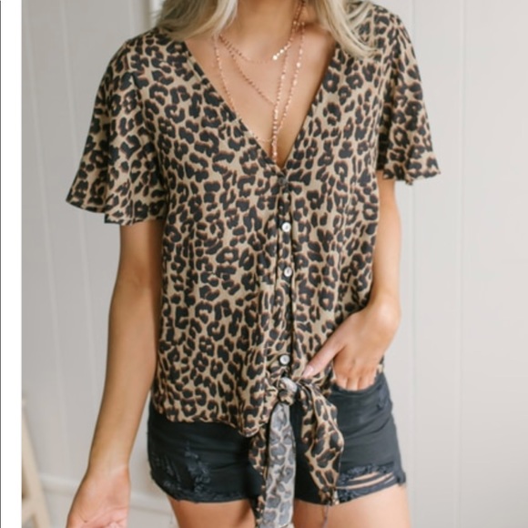 Leopard Print Knot Top - Picture 2 of 3